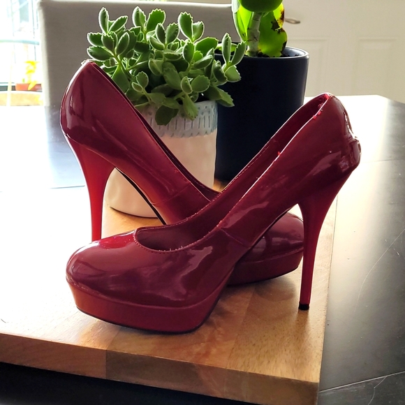 Patent Leather Pumps ๐จ - Picture 3 of 5